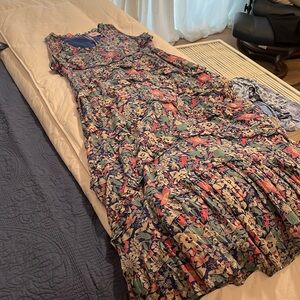 Banjanen beauty in maxi length. Size small ruffles and fully lined, floral.
